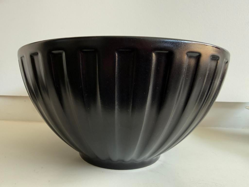 Wedgwood Everyday zwarte grote schaal fruitschaal, Ophalen of Verzenden, Wedgwood, Porselein, Schaal of Schalen