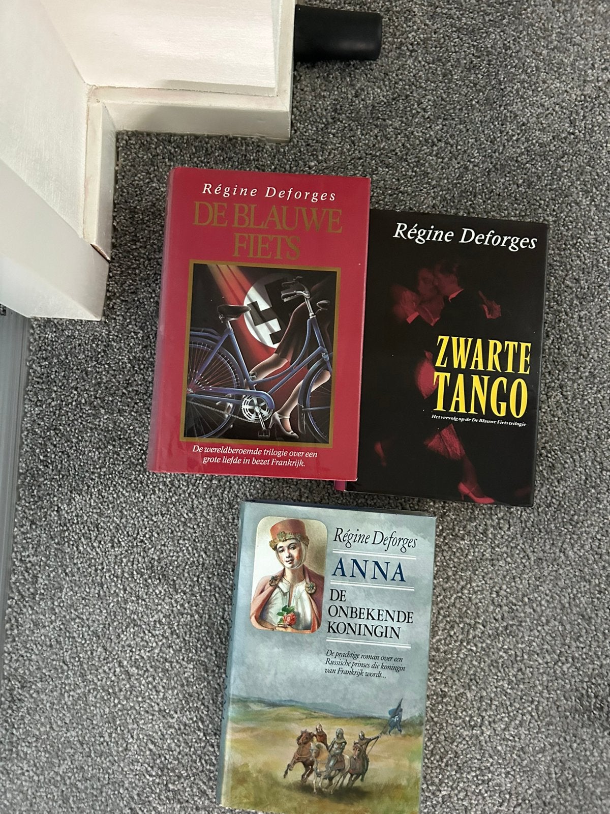 Regina Deforges De Blauwe Fiets is een trilogie en Zwarte, Boeken, Ophalen of Verzenden, Zo goed als nieuw