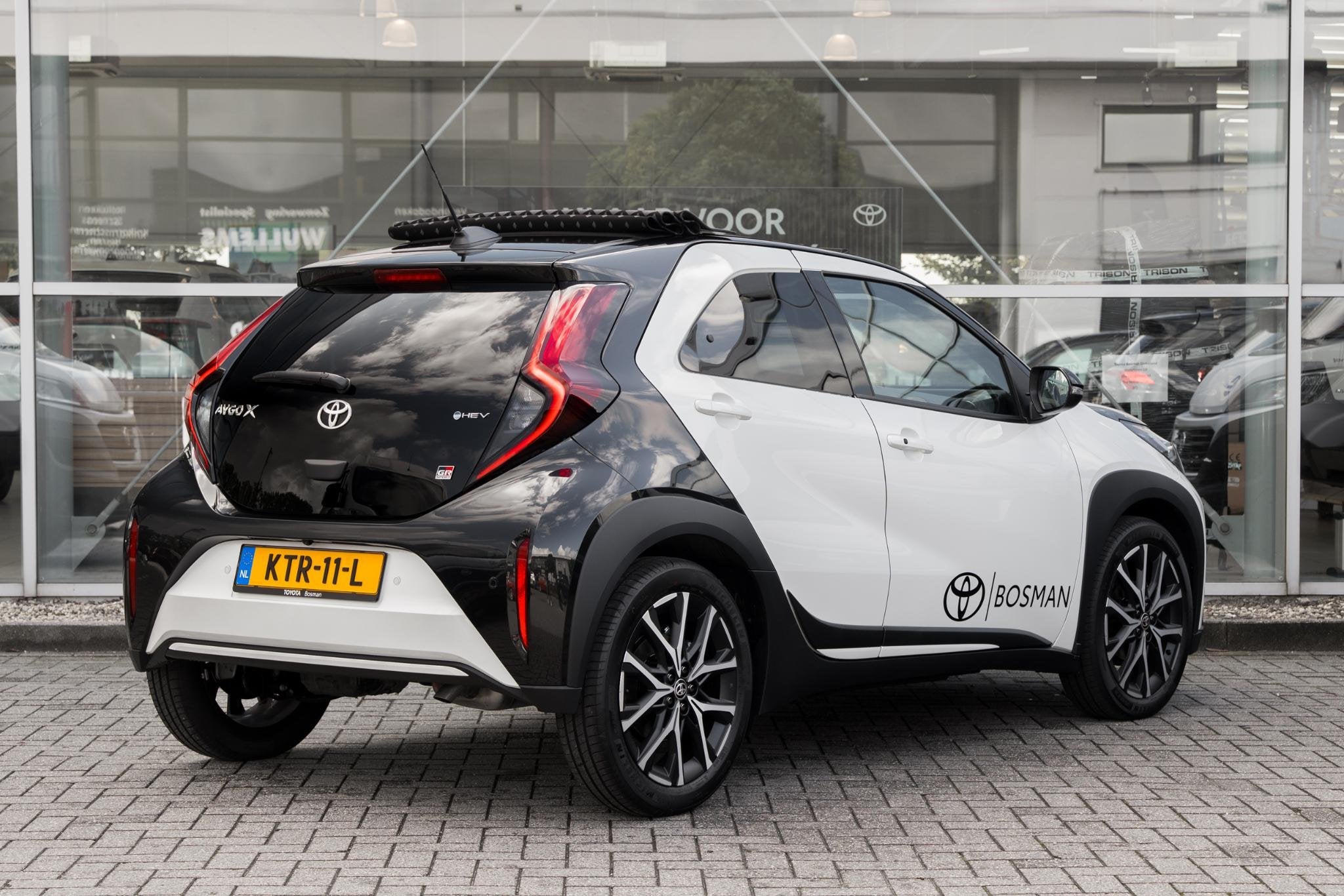 Toyota Aygo X Hybrid 115 GR Sport, Auto's, Automatische klimaatregeling, Stof, Gebruikt, Euro 6