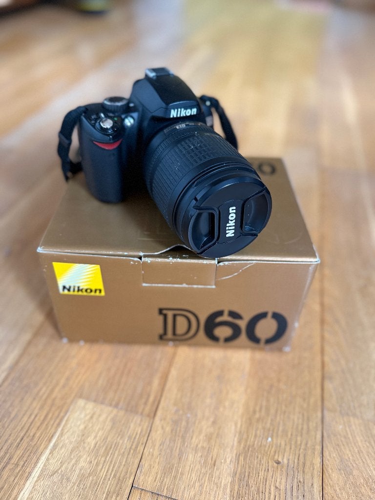 Nikon D60 met Nikkor zoomlens 18-105mm, Spiegelreflex, Cameratas, Ophalen of Verzenden, Zo goed als nieuw