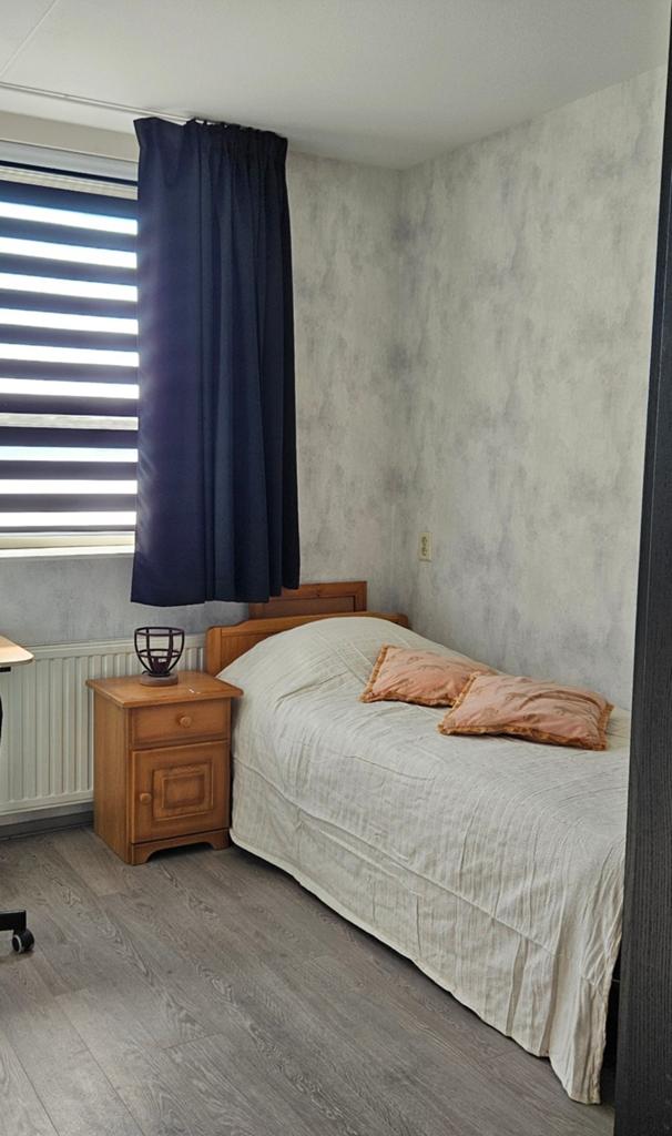Licht eiken eenpersoonsbed met lattenbodem en matras, Ophalen, Zo goed als nieuw, Eenpersoons, Eiken