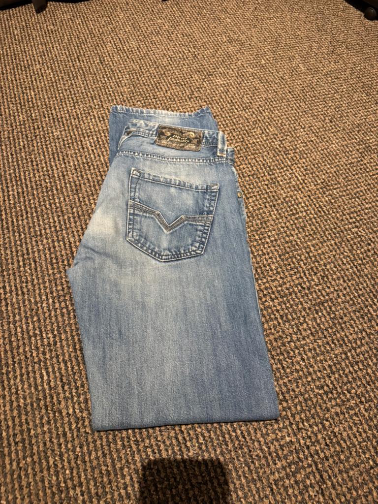 Diesel Larkee Jeans - Maat 31/32, Kleding | Heren, Spijkerbroeken en Jeans, Ophalen of Verzenden, Gedragen, Blauw, W32 (confectie 46) of kleiner