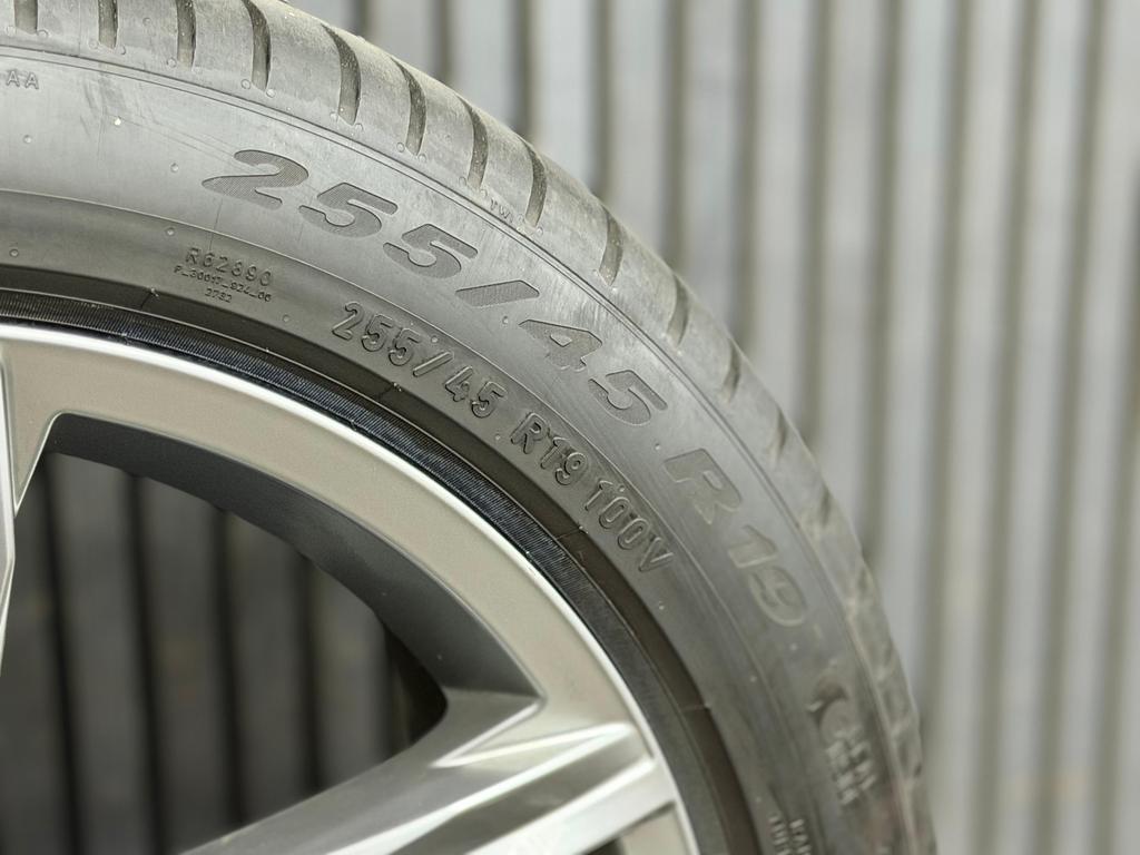 19 inch Originele Zomerset Volkswagen tiguan pirelli €799,-, Ophalen, Zomerbanden, Banden en Velgen
