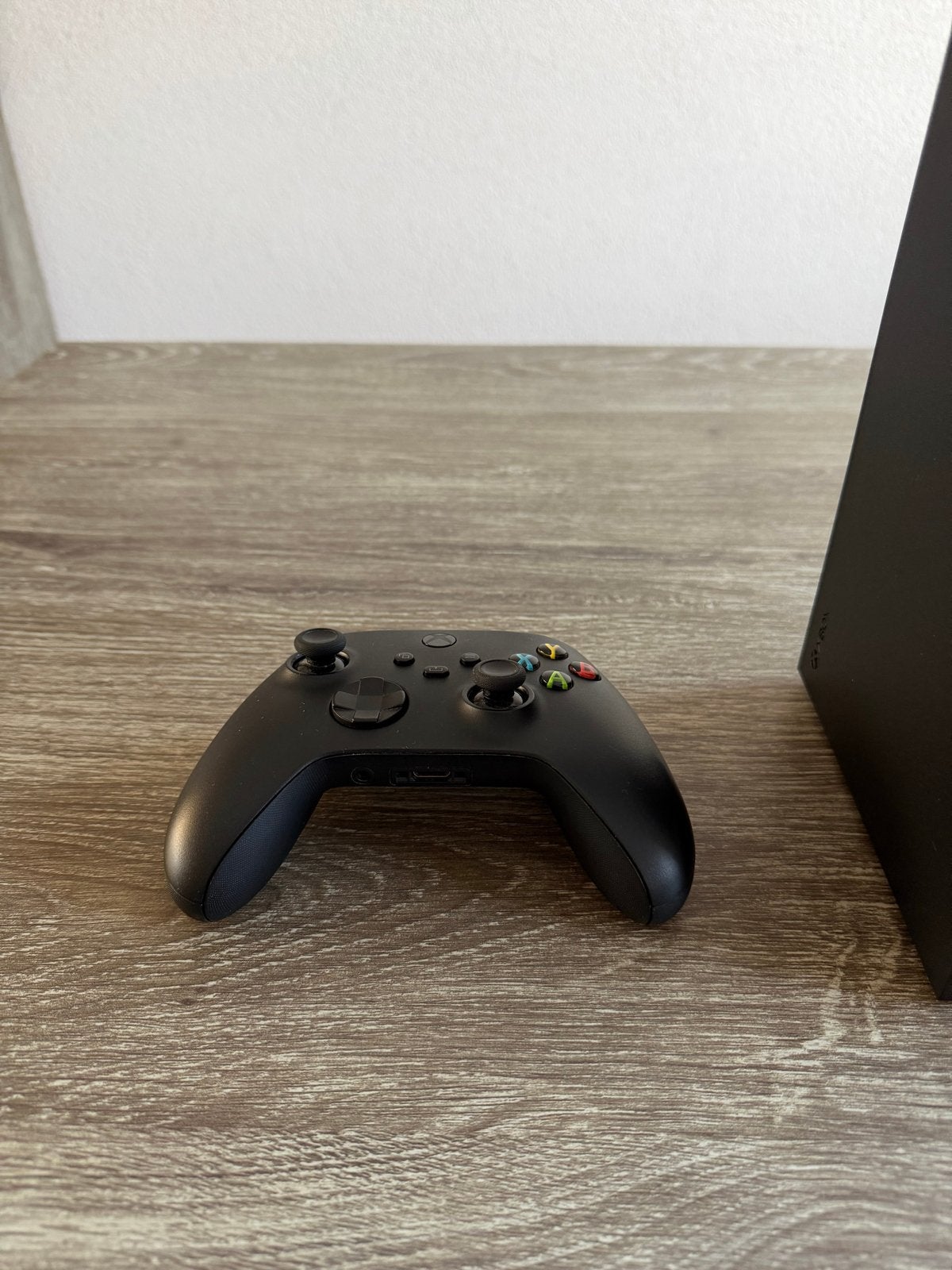 Foto 4 van Xbox Series X 1 TB SSD met controller - Zo goed als nieuw