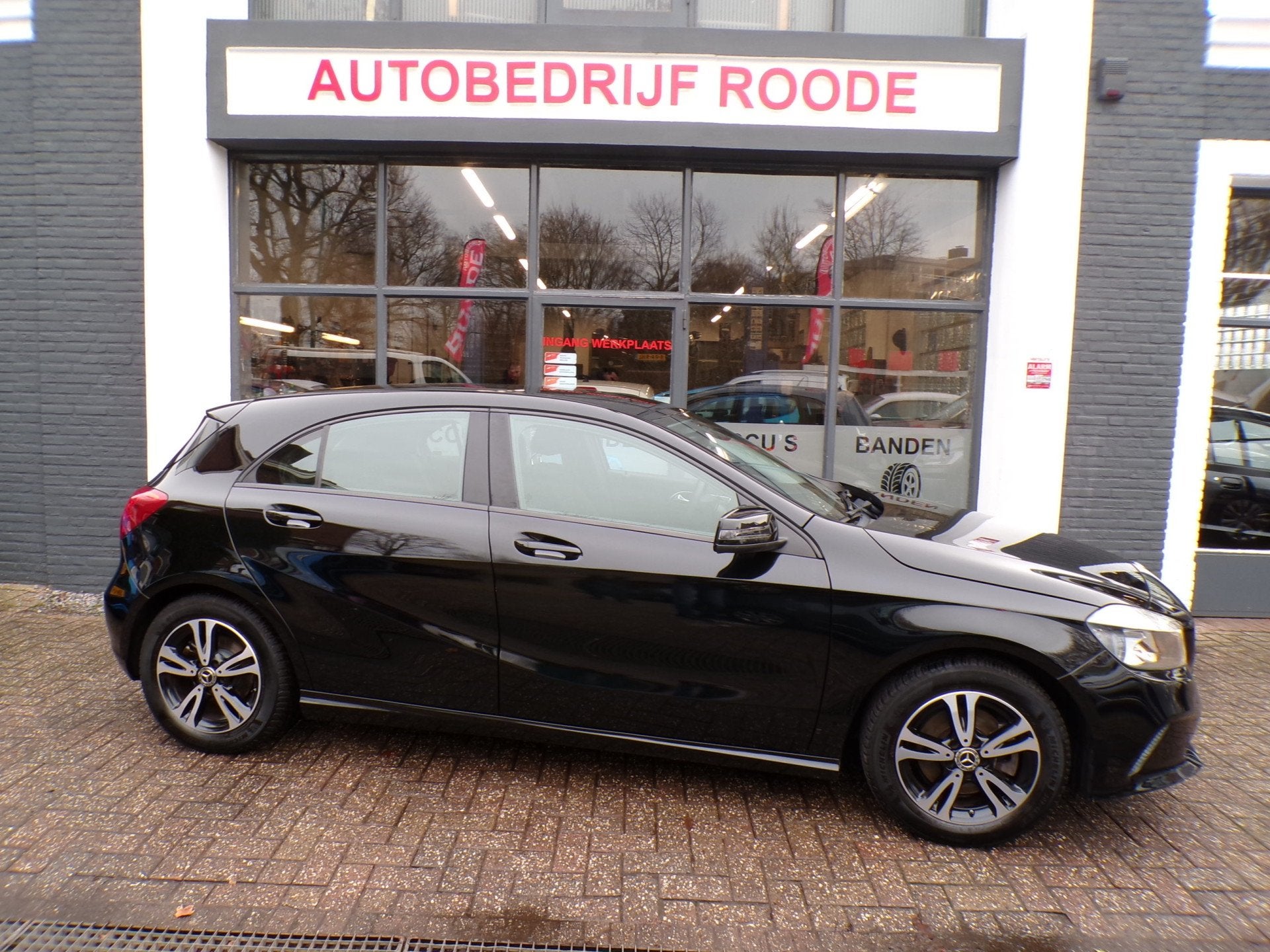 Mercedes-Benz A-Klasse 160 Black Star TOP STAAT,GOED ONDERHO, Auto's, Mercedes-Benz, Voorwielaandrijving, Gebruikt, Euro 6, 4 cilinders