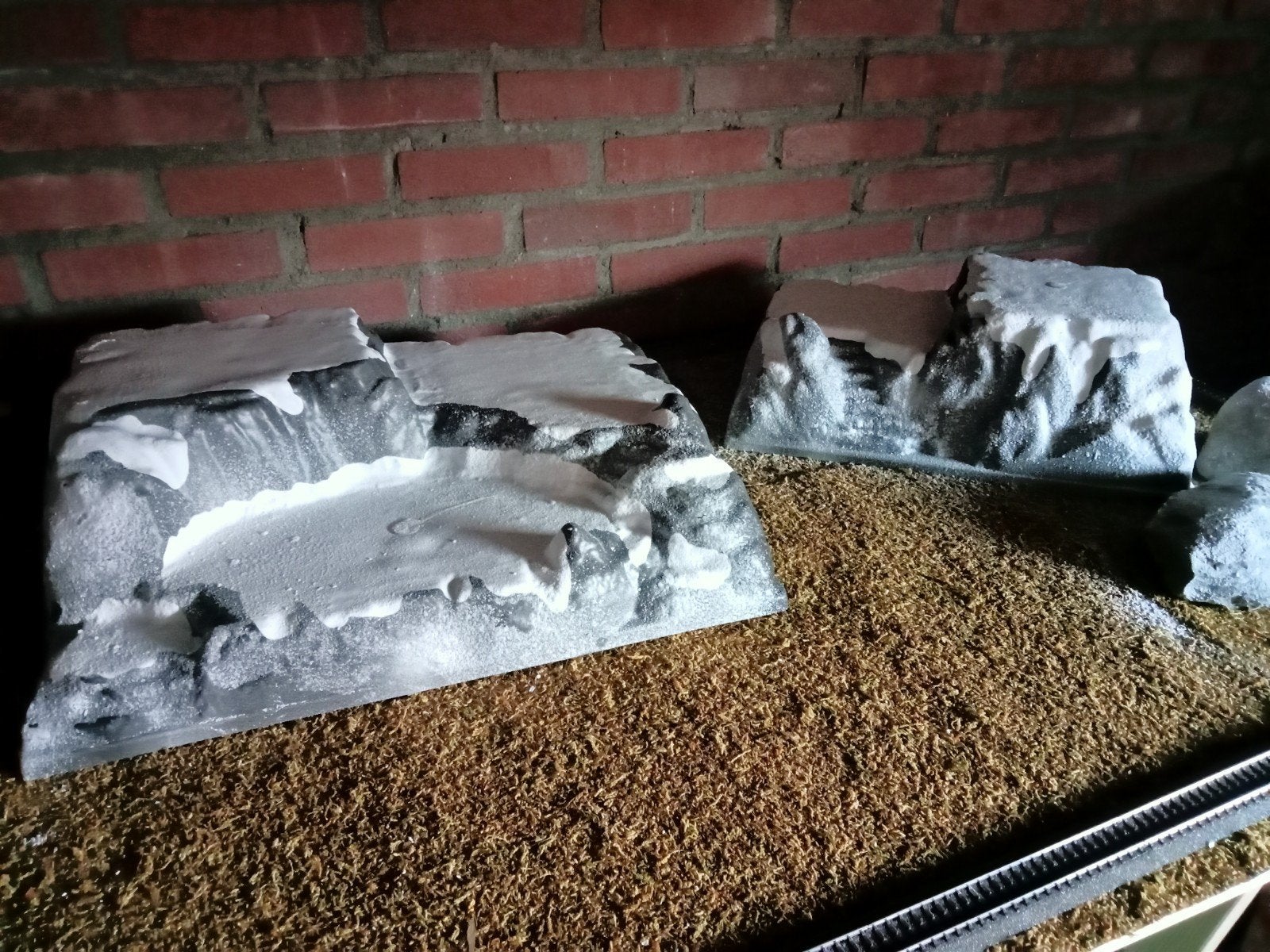 twee berg/ rots  plateau s nieuw samen 10 euro, Diversen, Ophalen, Nieuw