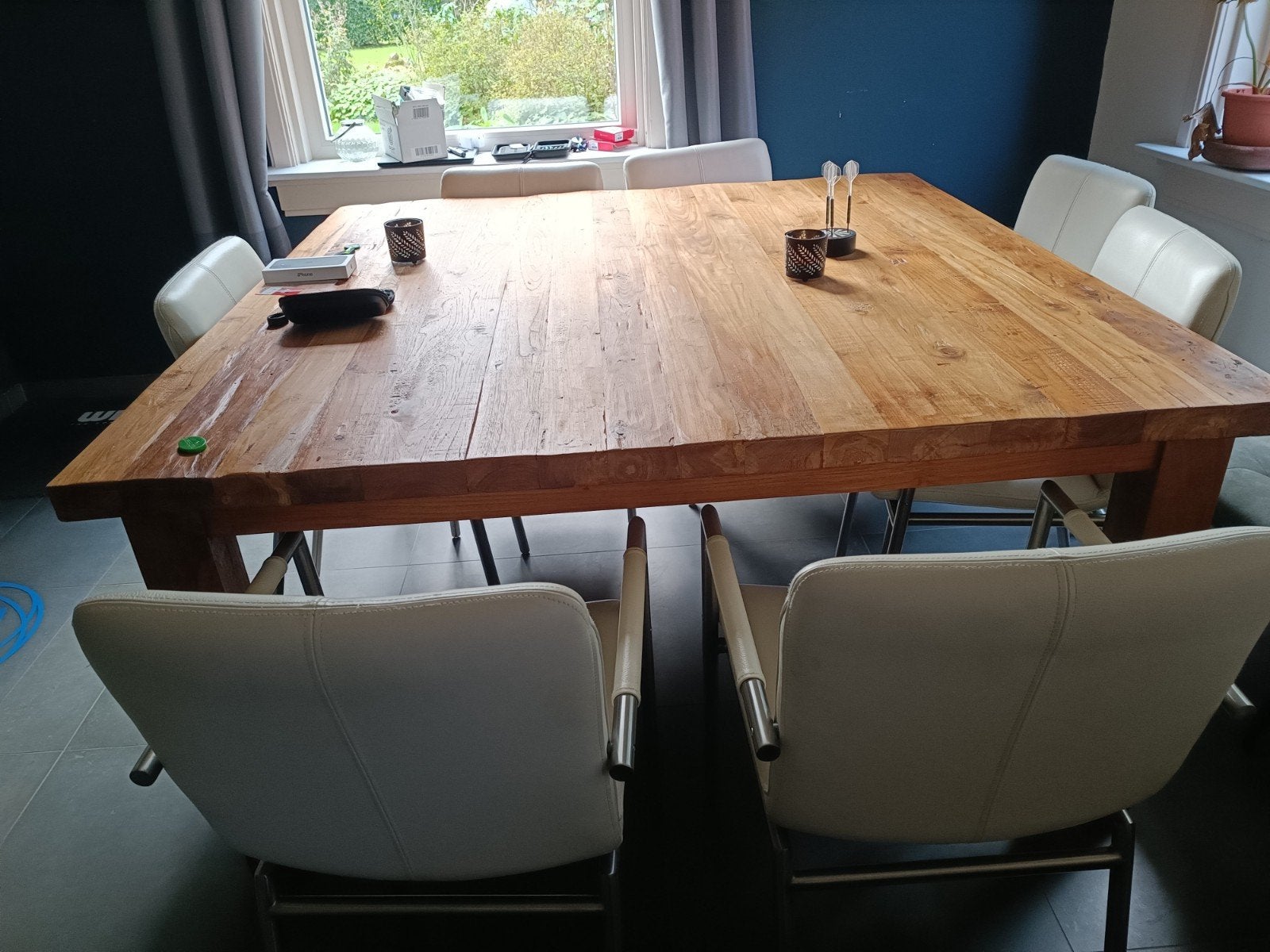robuuste hardhouten tafel met 8 rvs lederen stoelen, Huis en Inrichting, Ophalen, Gebruikt, 150 tot 200 cm, Vierkant