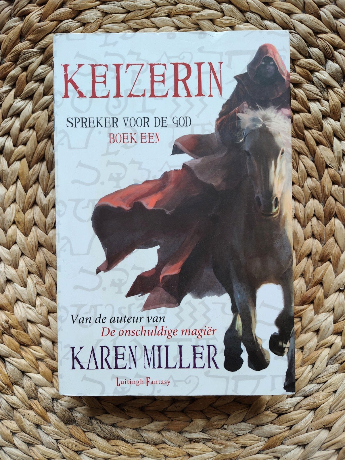 Karen Miller - Keizerin, Ophalen of Verzenden, Gelezen