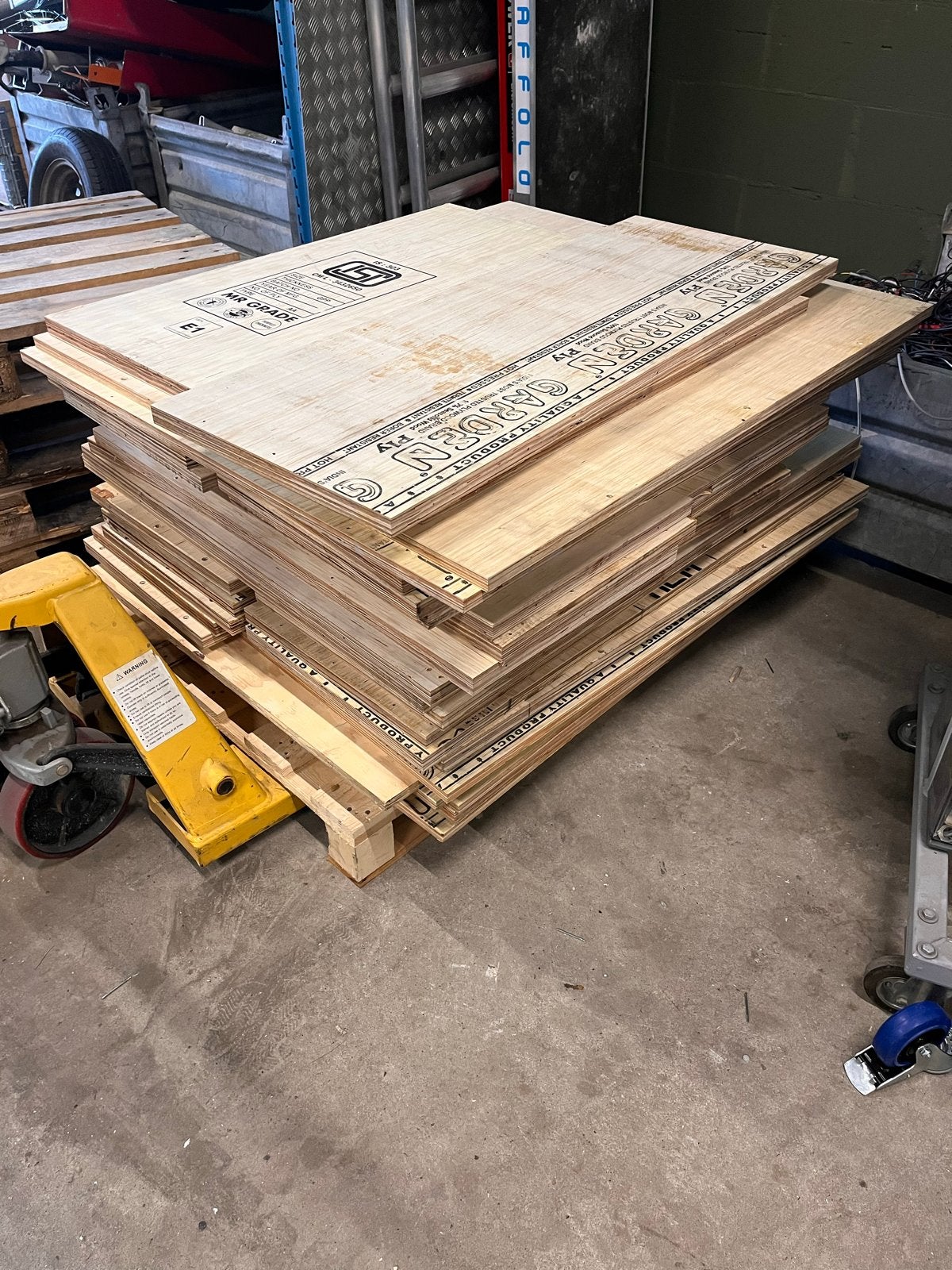 Stapel underlayment 18mm en 22mm op pallet 120x80cm, Doe-het-zelf en Verbouw, Hout en Planken, Ophalen, Gebruikt, Minder dan 25 mm