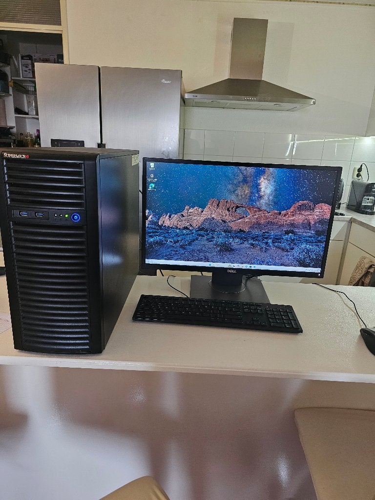 computer bigtower super server, Computers en Software, Desktop Pc's, Ophalen, 256 GB, Met monitor, Zo goed als nieuw