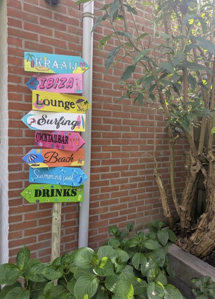 Unieke Houten Wegwijzers | Ibiza Tiki Caribbean Stijl, Info@rwhoutidee.nl, Nieuw, Ophalen of Verzenden, RW Houtidee Tropical Signworks – Unieke Handgemaakte Houten Wegwijzerborden voor Tuin, Ibiza, Tiki, Caribbean & Beach Styling | Gepersonaliseerde Decoratie voor Feesten, Horeca, Strandbars & Zomerse Sferen – Vakmanschap op Maat