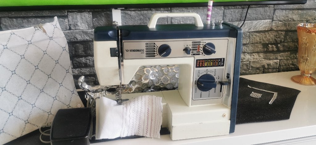 Naaimachine VENDOMATIC 248 werkt goed, Ophalen of Verzenden, Zo goed als nieuw, Naaimachine, Overige merken