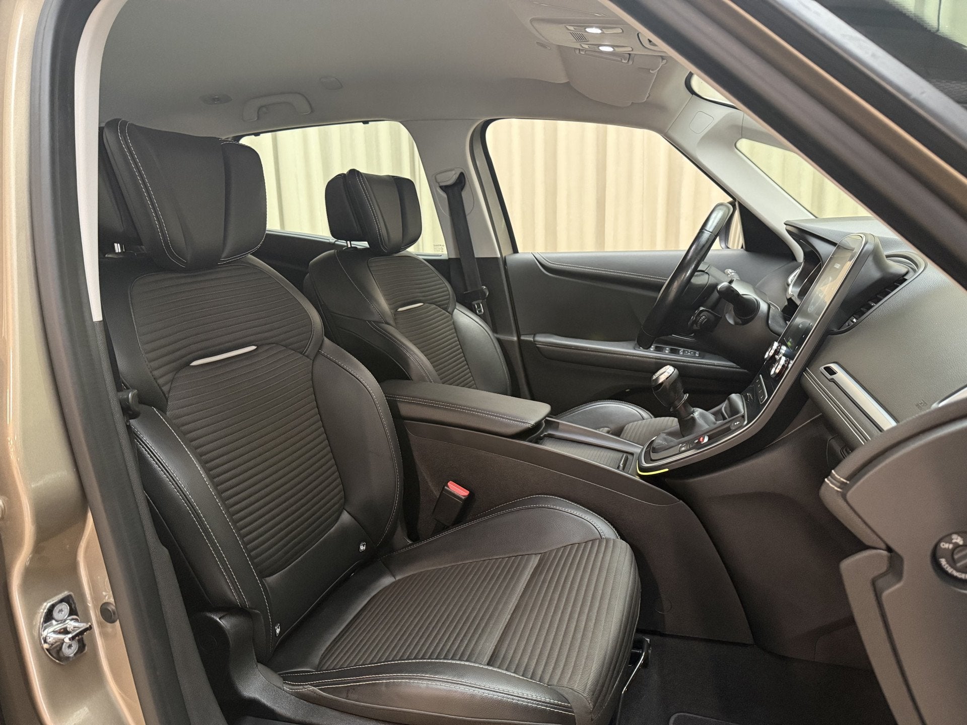 Renault Scénic 1.2 TCe Intens Stoelmassage / Stoelverwarmin, Voorwielaandrijving, Gebruikt, 132 pk, Handgeschakeld