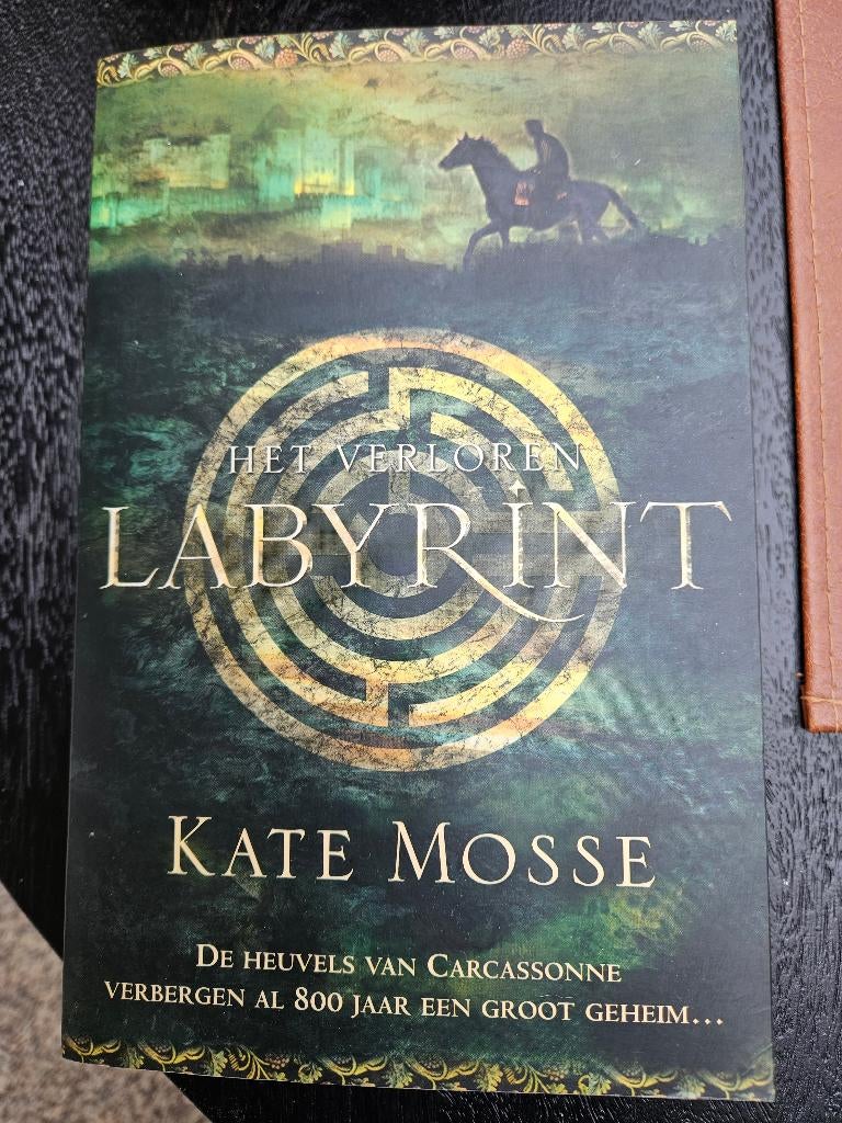Kate Mosse - het verloren labyrint, Ophalen of Verzenden, Gelezen
