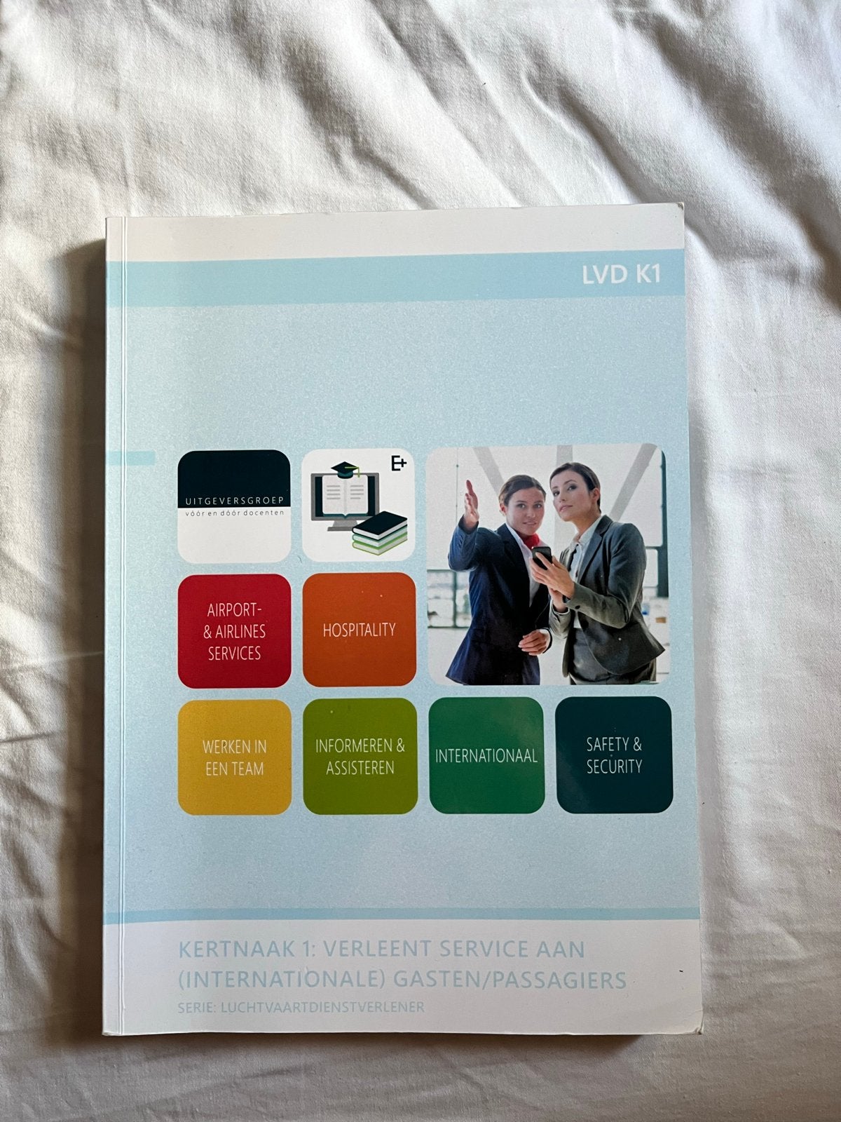 Luchtvaartdienstverlener LVD K1, K2, K3 MBO boeken, Verzenden, Gelezen, MBO