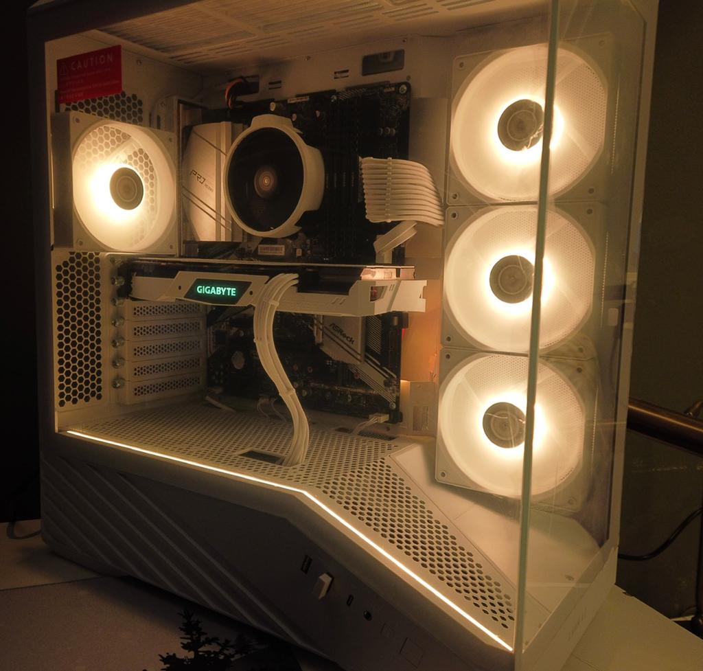 Plug and play witte game pc met 2060 super, Computers en Software, Desktop Pc's, 32 GB, Zo goed als nieuw, 2 TB, Gaming