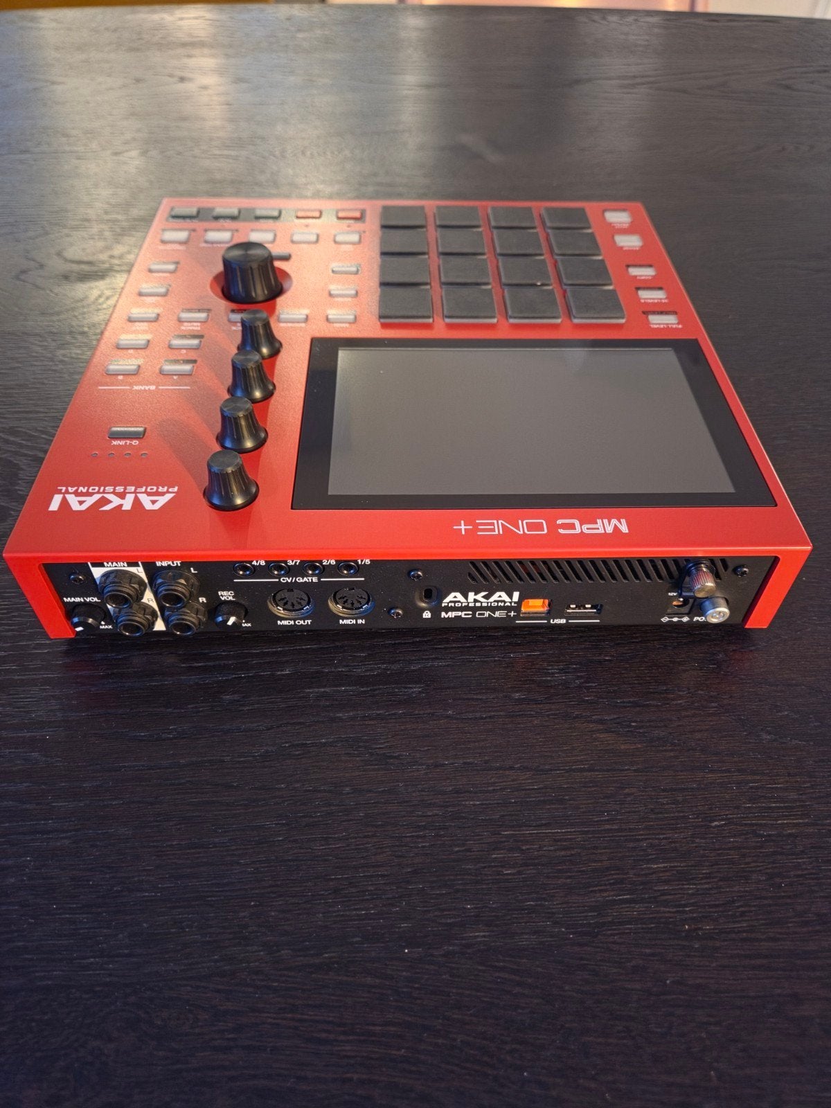 AKAI MPC ONE+ - Sampler/Sequencer/Workstation, Overige merken, Zo goed als nieuw, Met midi-aansluiting, Overige aantallen