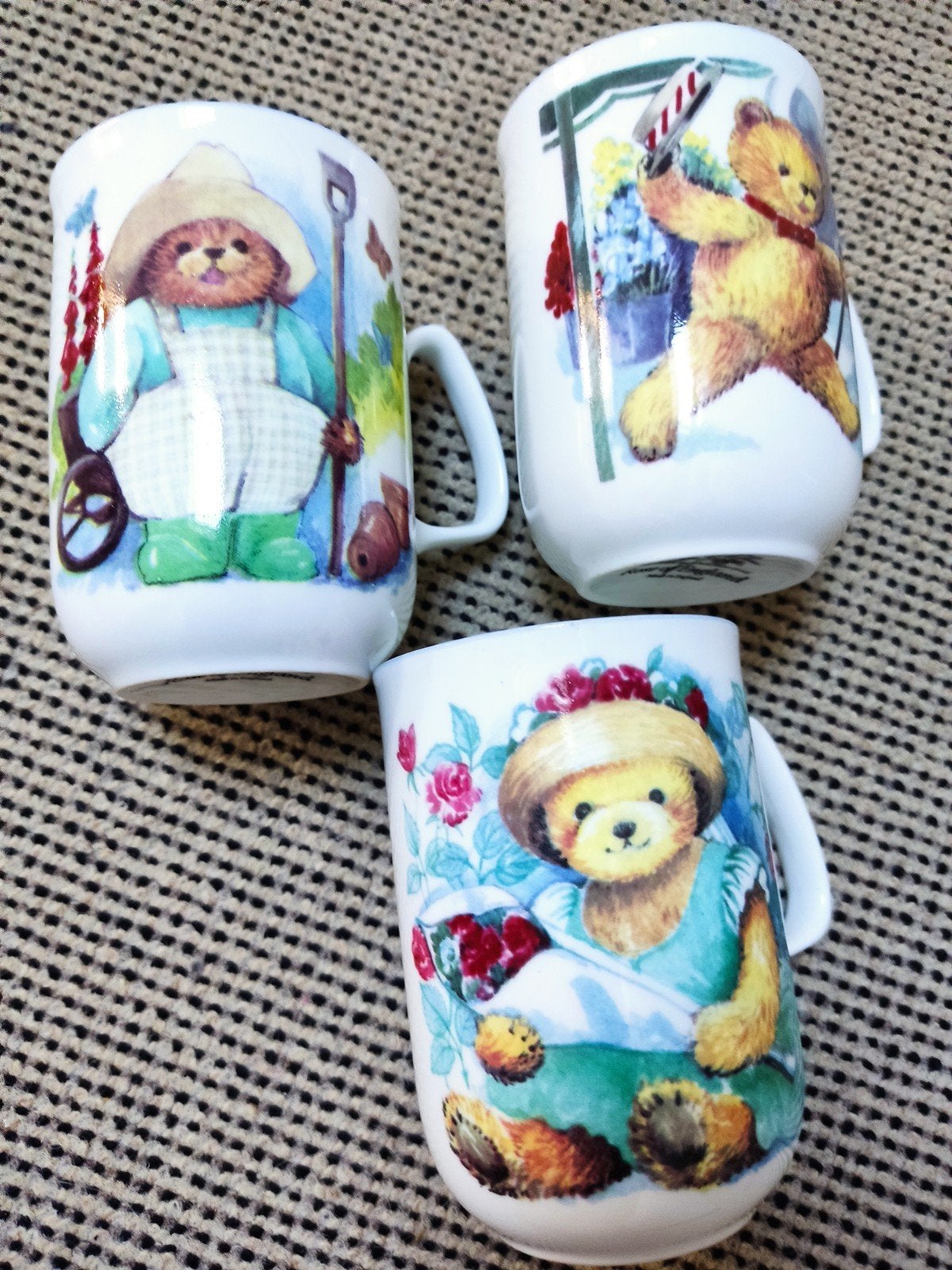 3 Vintage Rose of England Bone China Mokken met Teddy, Ophalen of Verzenden, Zo goed als nieuw, Overige stijlen, Kop(pen) en/of Schotel(s)