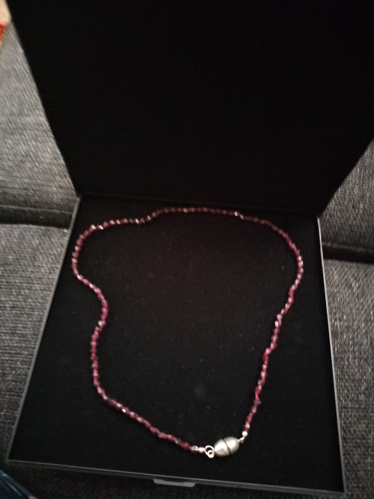 Elegante granaat ketting met magneetsluiting, Sieraden, Tassen en Uiterlijk, Kettingen, Ophalen of Verzenden, Zo goed als nieuw