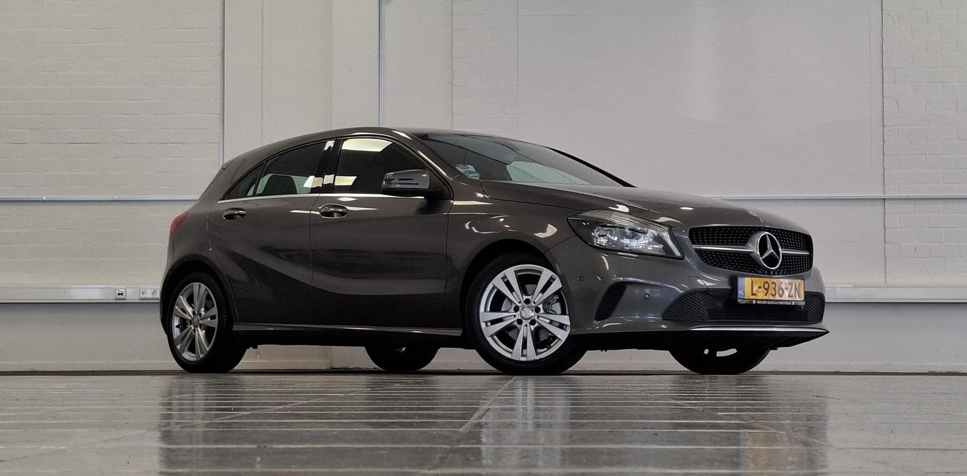 Mercedes-Benz A-klasse 180 Ambition Leer Navi Camera LED Par, Stof, Gebruikt, 4 cilinders, 122 pk