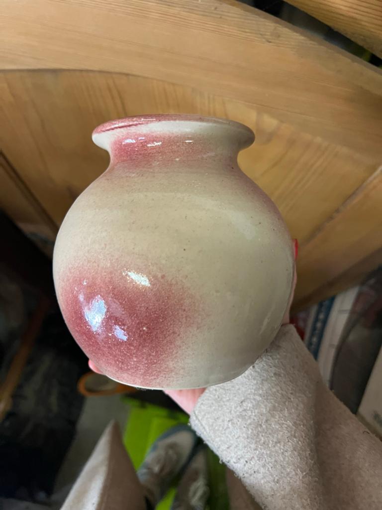 Decoratieve vaas met rood-witte glazuur, Ophalen, Zo goed als nieuw