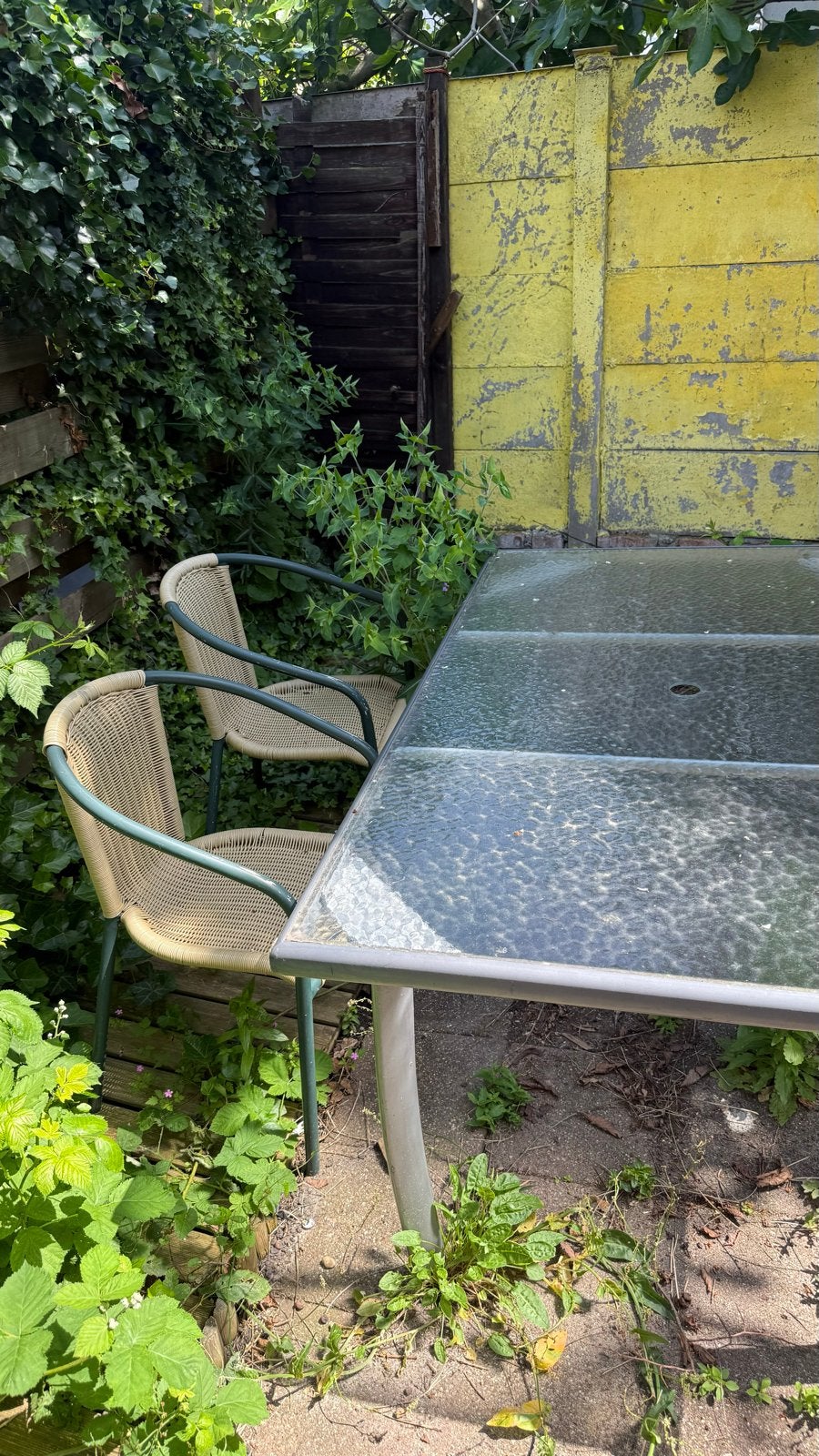 Tuinset met glazen metalen tafel en 5 stevige stoelen, Tuin en Terras, Tuinsets en Loungesets, Overige materialen, Gebruikt, Eettafel