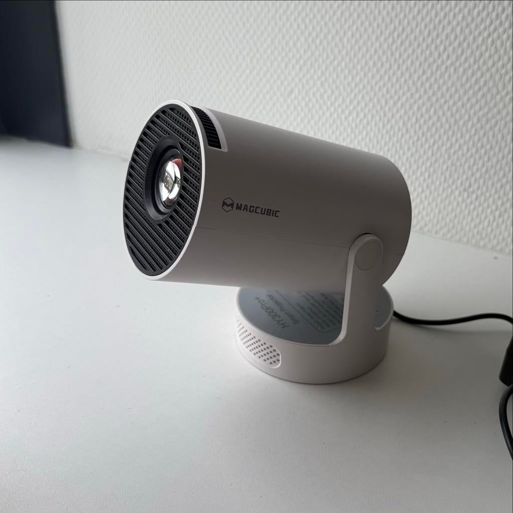 MAGCUBIC HY300Pro+ Smart Projector - Zo goed als nieuw, Audio, Tv en Foto, Beamers, Ophalen of Verzenden, Zo goed als nieuw, LED