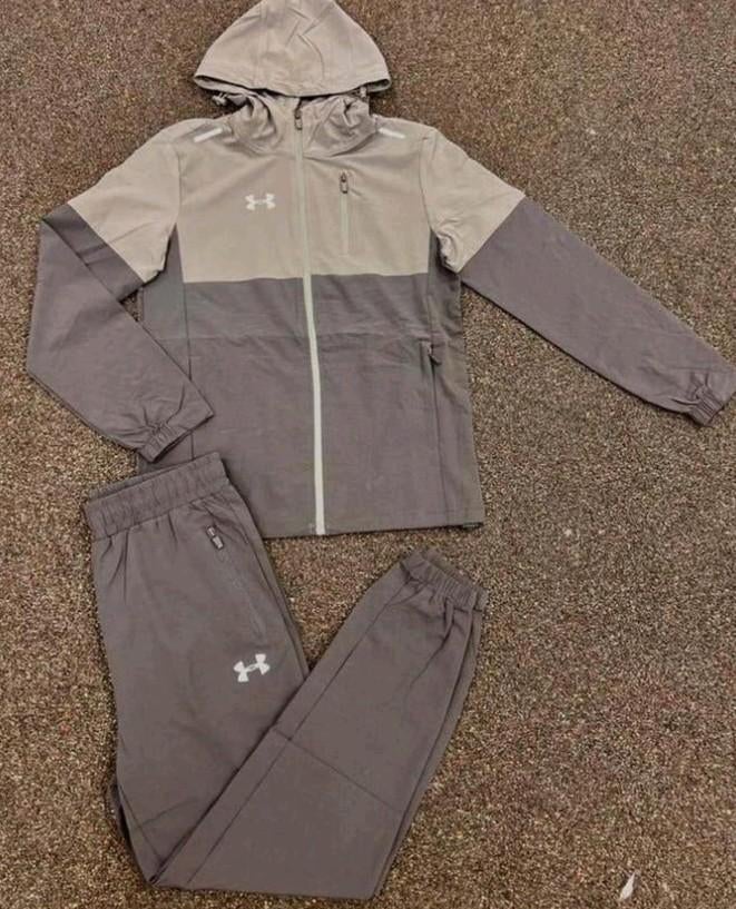 Under Armour Trainingspak - Grijs/Beige maat m, Fitness, Maat 48/50 (M), Under Armour, Ophalen of Verzenden