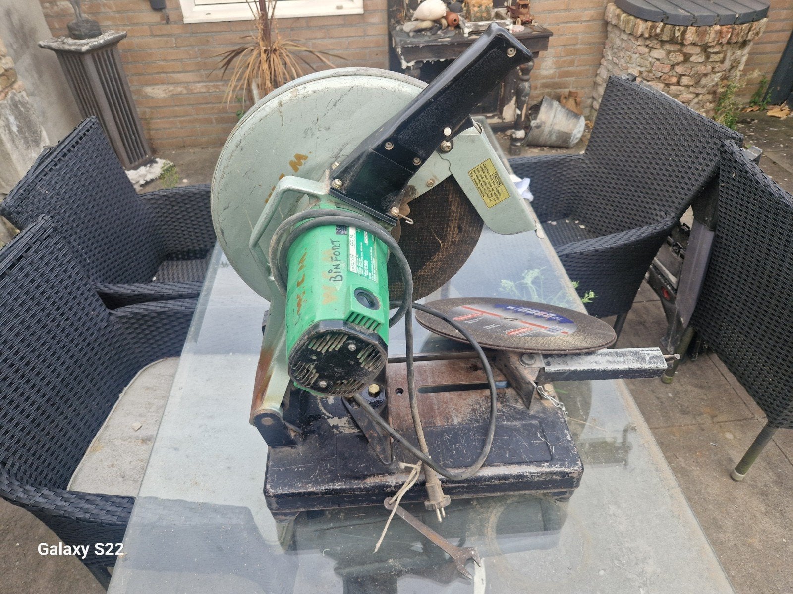 hitachi staal afkorter, Ophalen