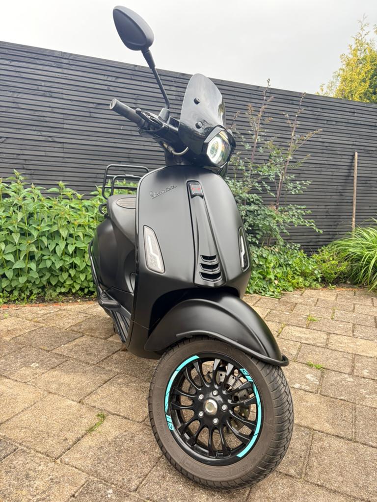 Full option vespa sprint notte BROM 11-2019 e4 Iget, Fietsen en Brommers, Ophalen, Overige modellen, Zo goed als nieuw, Benzine