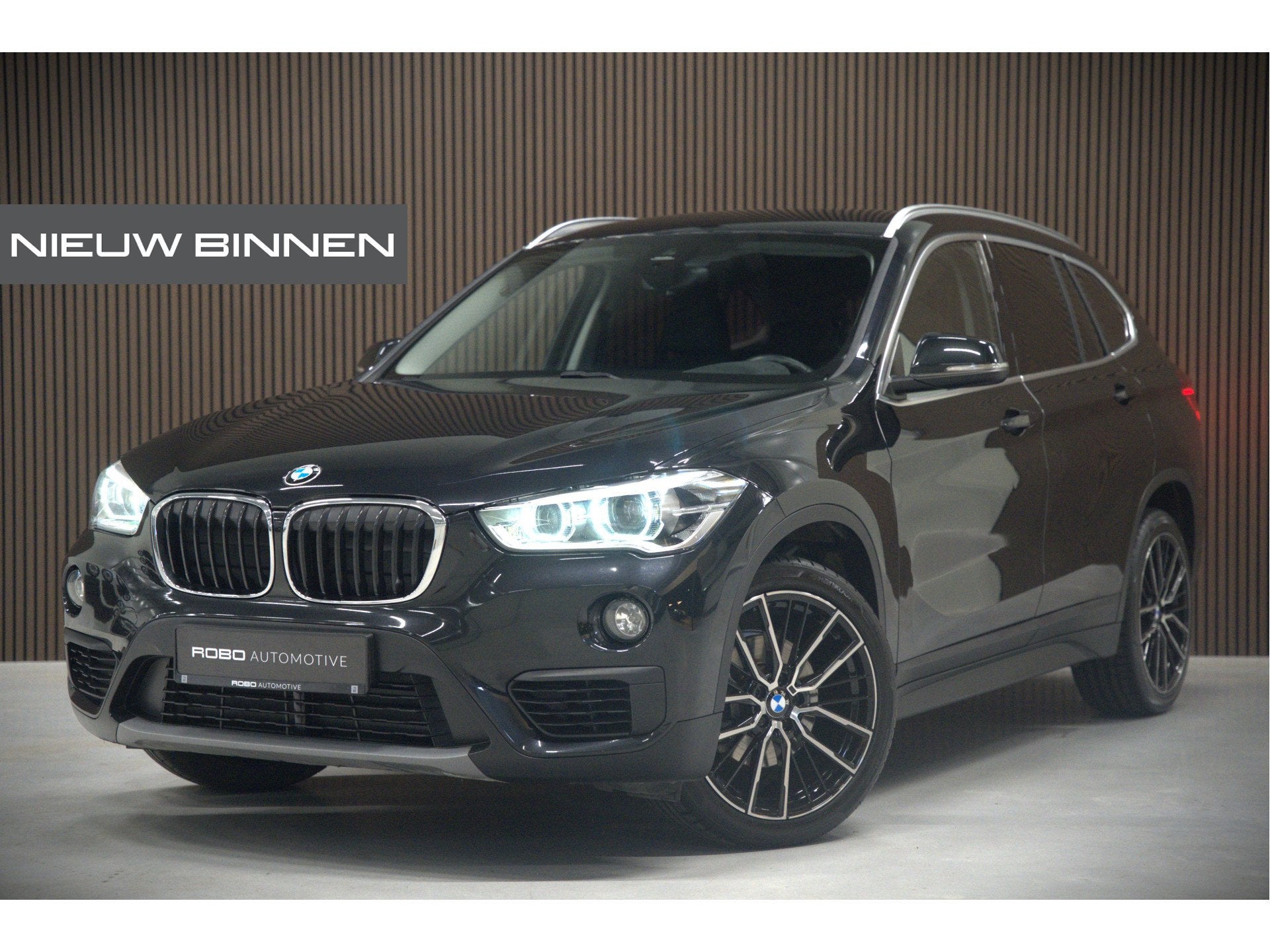 BMW X1 sDrive18i Executive Edition | Stoelverwarming | Head-, Auto's, Dealer onderhouden, Stof, Zwart, Origineel Nederlands