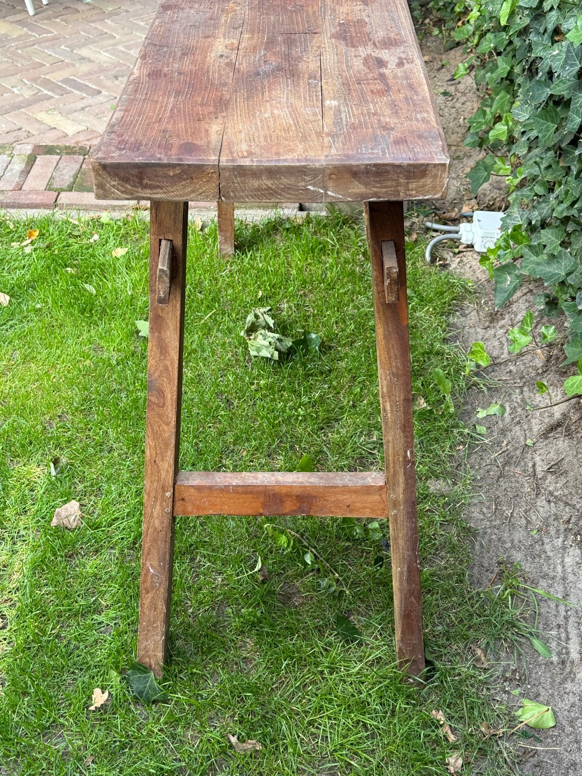 Leuke houten tafel - side table - opknapbeurt nodig, Ophalen