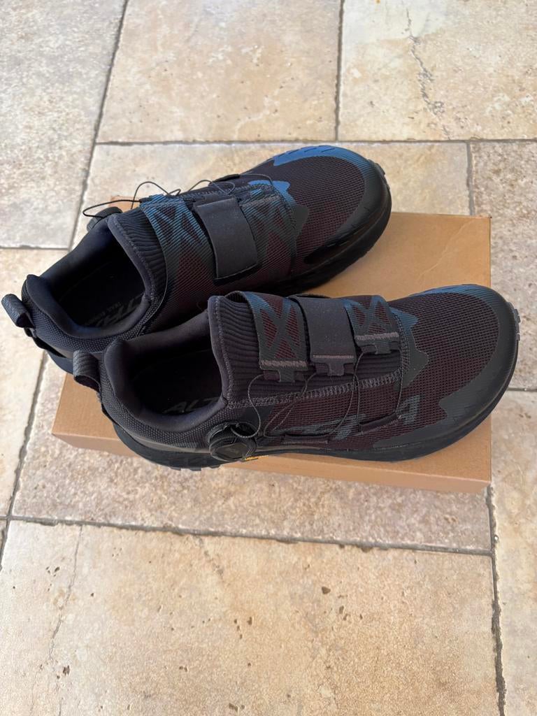 Altra Timp 5 trail- hardloopschoenen- zwart maat 42,5, Ophalen, Zo goed als nieuw, Hardloopschoenen, Overige merken