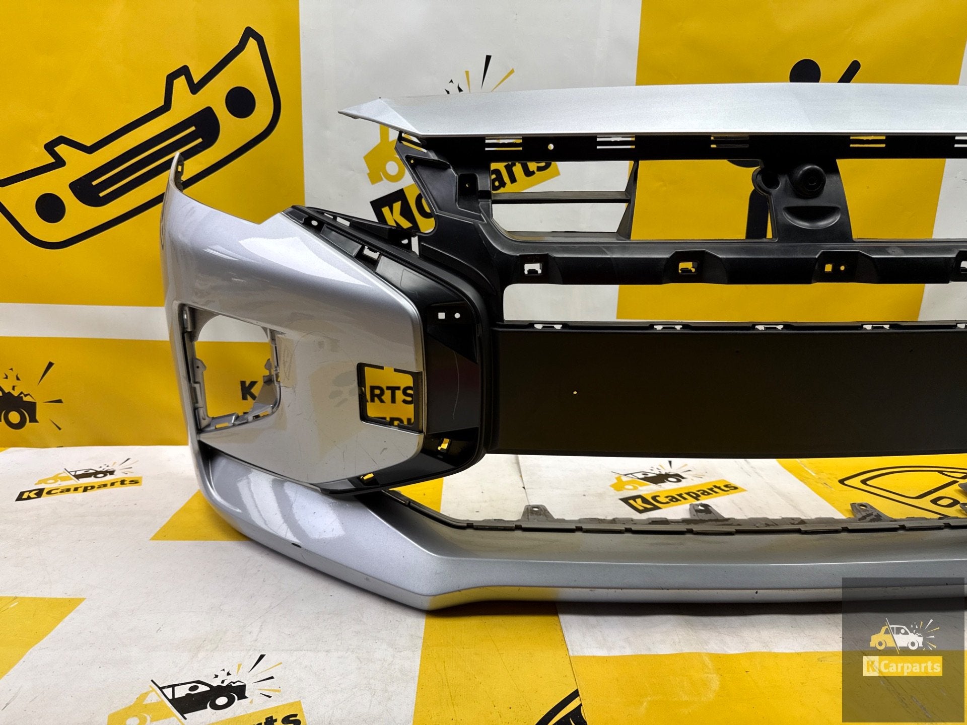 Mitsubishi space star 3 III 2020-2023 bumper 6400J973ZZ, Auto-onderdelen, Info@mitsubishi-motors.com, Gebruikt, Voor, Mitsubishi Motors Corporation
