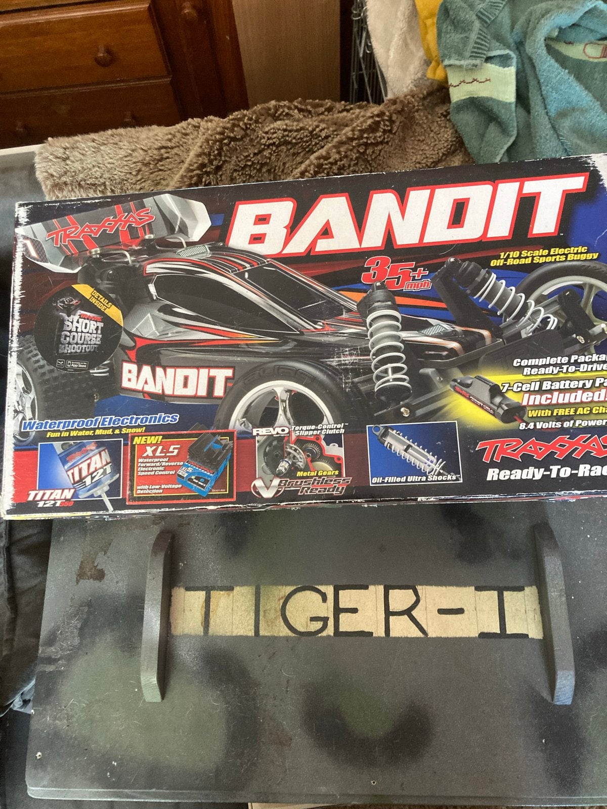 Kijk de foto’s. Ruilen of tekoop, Hobby en Vrije tijd, Modelbouw | Radiografisch | Auto's, Auto offroad, Zo goed als nieuw, Schaal 1:10
