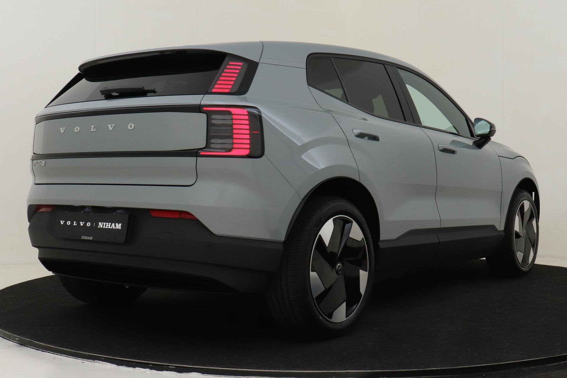 Volvo EX30 P5 LONG RANGE PLUS EUROPA 69 kWh -HARMAN/KARDON|C, Automaat, Achterwielaandrijving, Nieuw, SUV of Terreinwagen