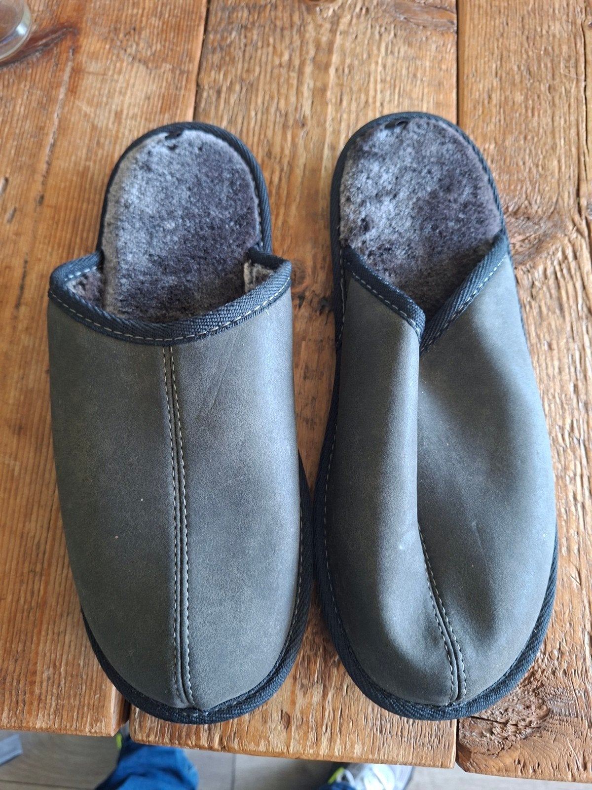 nieuw slippers grijs bruin maat 43, Ophalen of Verzenden, Nieuw, Schoeisel