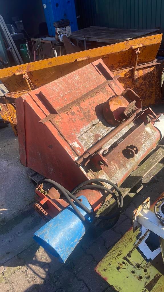 Voerdoseer bak hydraulisch aangedreven, Ophalen, Gebruikt