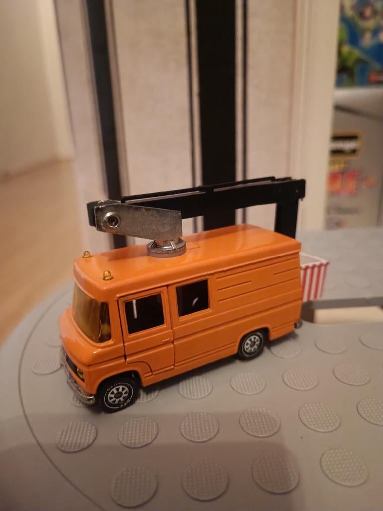 Siku Mercedes L406D Hoogwerker - Oranje Modelauto, Ophalen of Verzenden, Groter dan 1:32, Truck, Revell