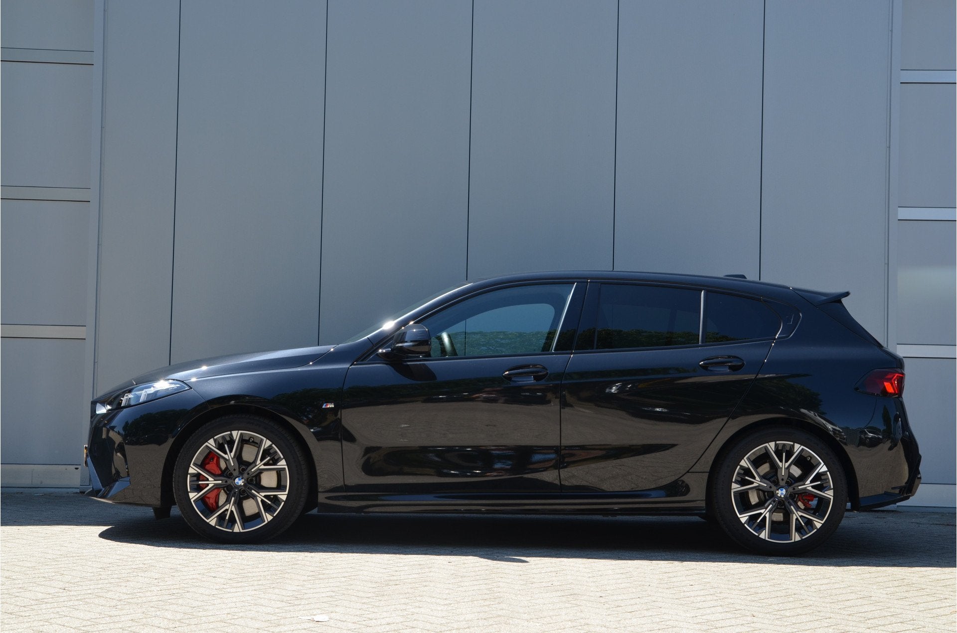 BMW 1 Serie 120 M Sport Automaat / Sportstoelen / Adaptieve, Auto's, BMW, Met garantie (alle), Zwart, Bedrijf, 19 km/l