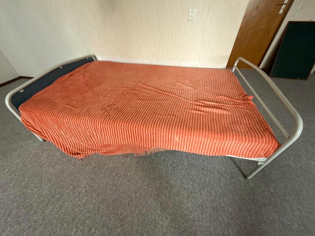 Twijfelaar bed 120x190 met matras en sprei, Ophalen, Gebruikt, Overige kleuren, 190 cm of minder