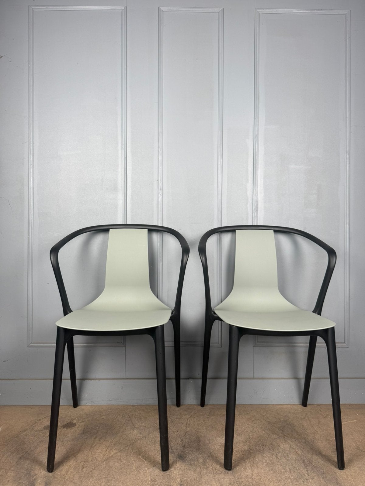 8 stapelbare Vitra Belleville design stoelen in moss grey, Huis en Inrichting, Vitra, Kunststof, Ophalen of Verzenden, Zo goed als nieuw
