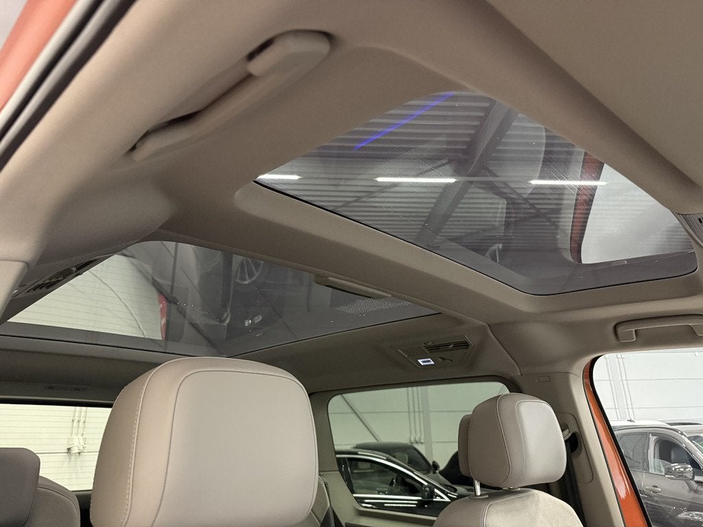 Volkswagen Multivan 1.4 eHybrid Energetic PANO/TREKHAAK/MASS, Auto's, Volkswagen, Gebruikt, Zwart, Met garantie (alle), 7 stoelen