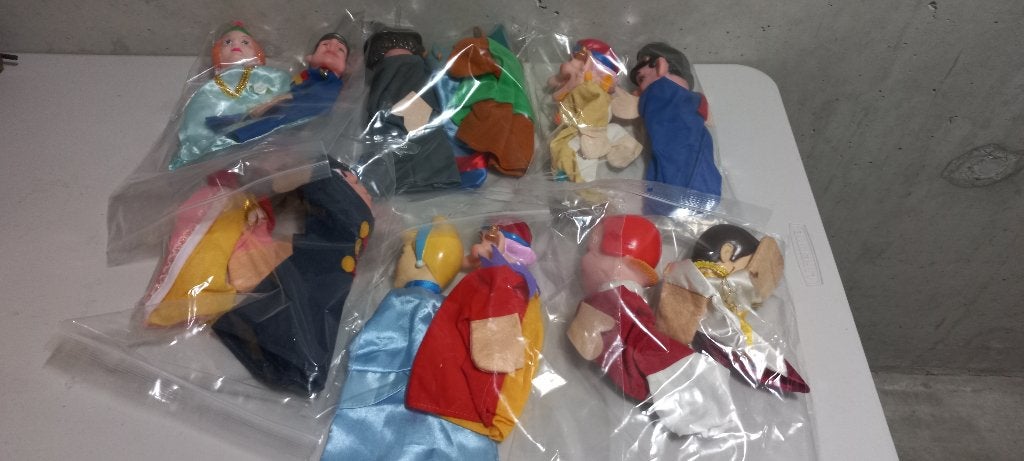 12 Vintage handpoppen, Ophalen