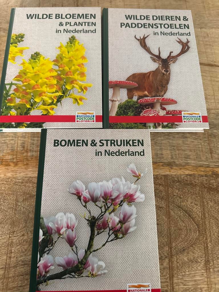 Natuurboeken Postcode Loterij: Wilde Bloemen, Dieren, Bomen, Ophalen of Verzenden, Zo goed als nieuw, Natuur algemeen