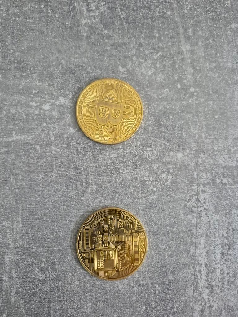 2x Gouden Bitcoin Fysieke Crypto Munt Collectie, Ophalen of Verzenden, Overige waardes, Setje, Goud