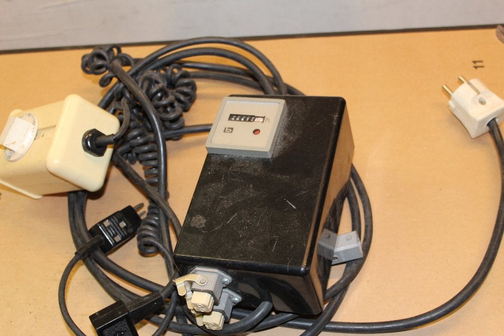 Urenteller machine met timer en stekkers, Ophalen of Verzenden, Gebruikt