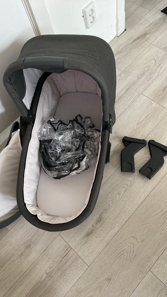 Mutsy- nio reiswieg zwart met regenkap adapter, Kinderen en Baby's, Kinderwagens en Combinaties, Ophalen, Duowagen, Zo goed als nieuw