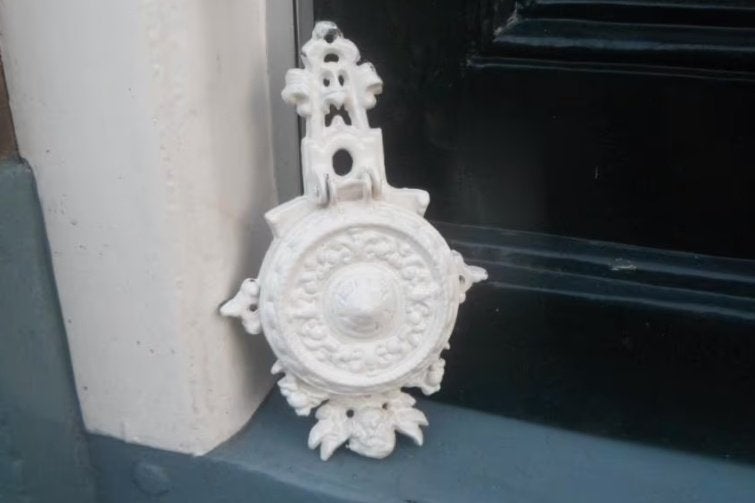 Vintage gietijzer deurklopper wandhanger wit, Ophalen of Verzenden, Metaal, Wit, Gebruikt