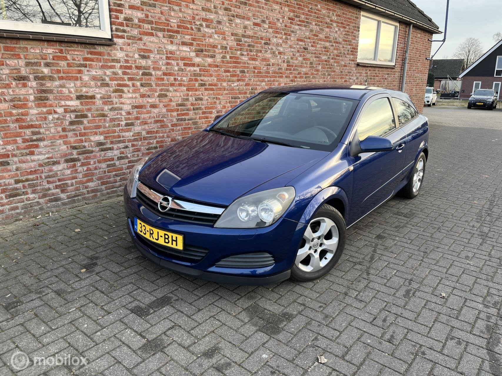 Opel Astra GTC 1.6 Edition, Voorwielaandrijving, 15 km/l, 4 cilinders, 49 €/maand